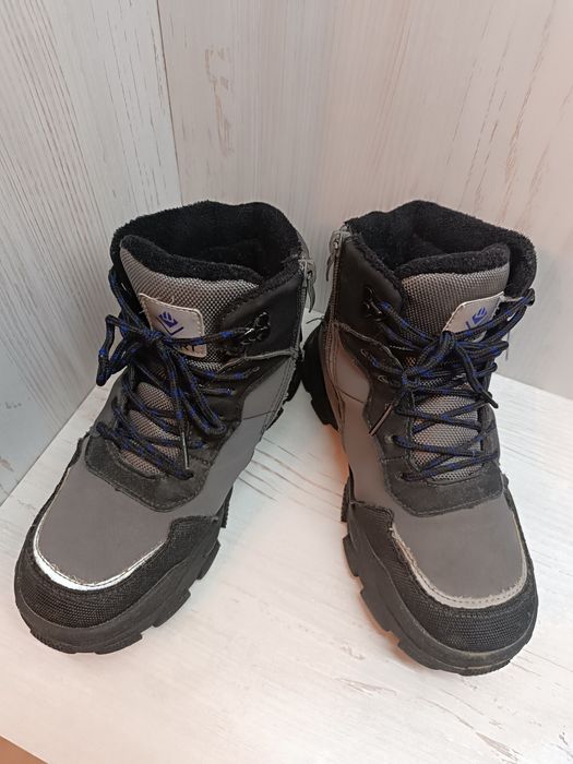 Продам зимнюю обувь на мальчика