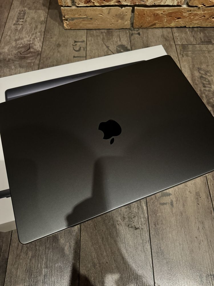 Apple Macbook Pro 16 Zoll