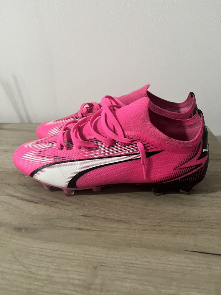 Ghete fotbal puma ultra pink