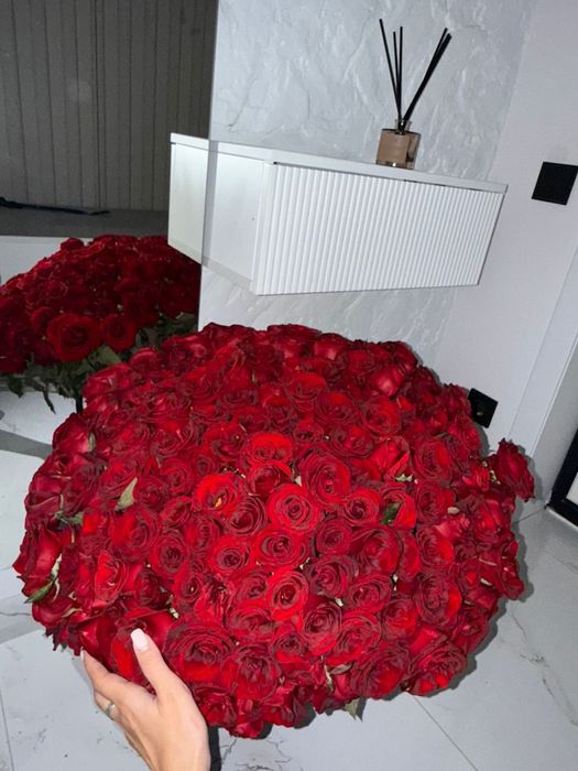 Продам цветы 201 розу