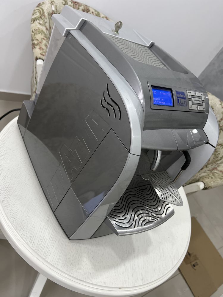 Aparat de cafea expresor lavazza blue LB 2000 capsule