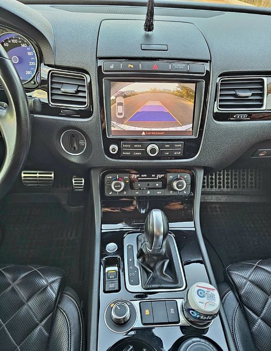 Proprietar vand Volkswagen Touareg R Line 3.0 V6, Anul 2017