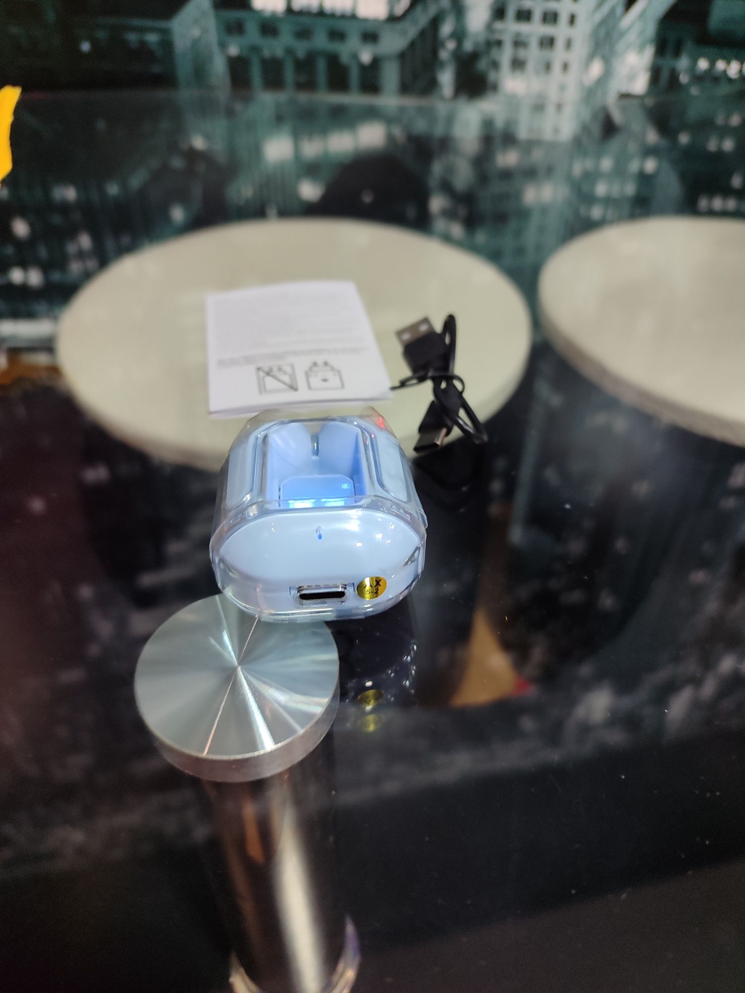 Căști wireless transparente