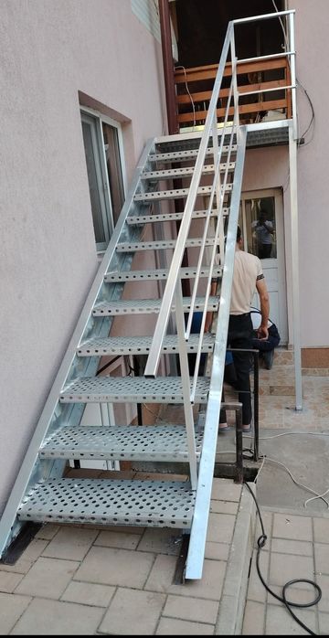 Scara zincate la comanda în toată tara oferim și montaj