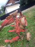 Vând plug .cultivator