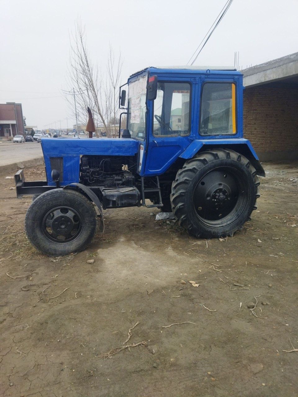 Traktor MTZ 80 sotiladi