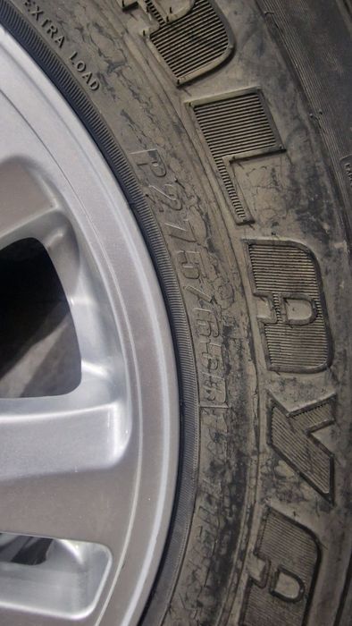 Резина Federal 275/65/R17 зимняя шипованная с дисками на прадо