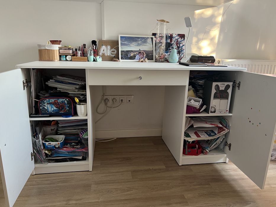 Mobilier dormitor copii - birou, dulap/dressing, scaun birou