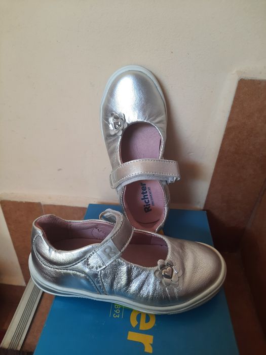 Pantofiori argintii noi