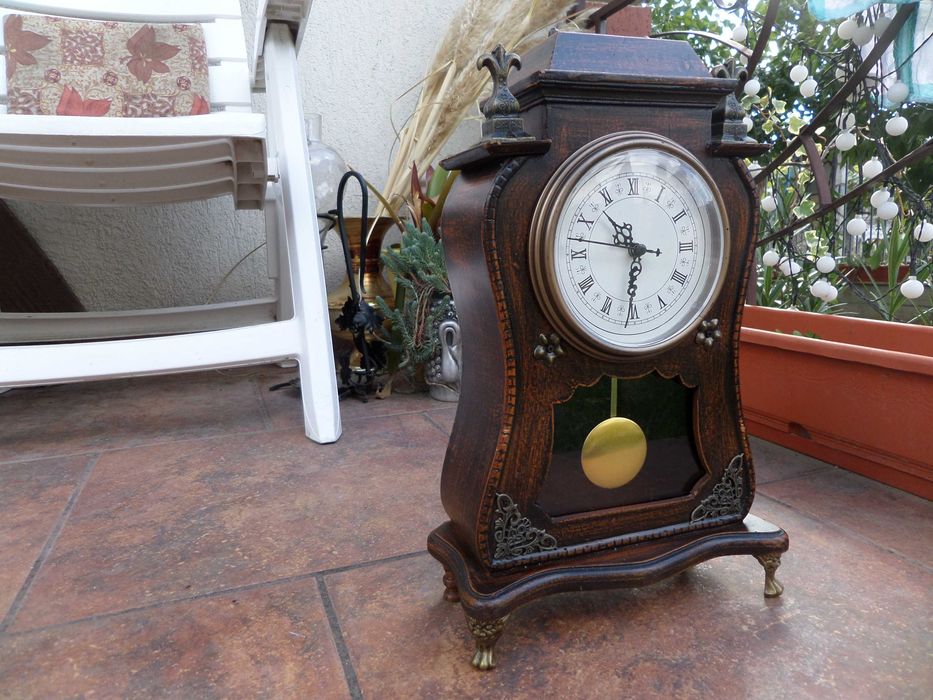 Ceas de semineu,de masa,frumos lemn si bronz vintage 38/27 cm