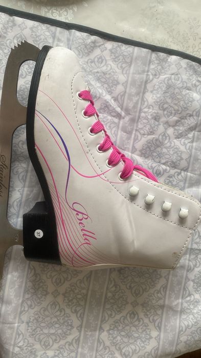коньки белые новые