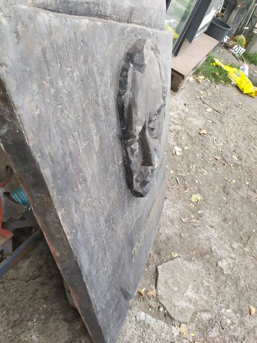 Голям бронзов барелеф/паметна плоча