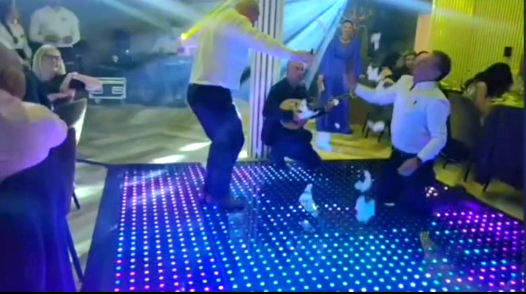 DJ, Озвучаване, Осветление и сцена, Музика на живо ,Бузуки и др...