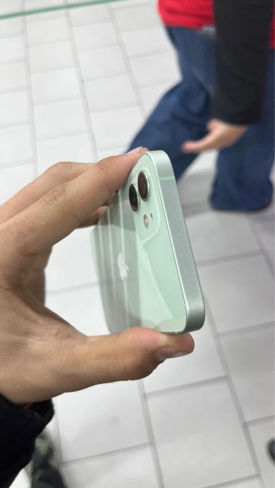 Айфон 12 в отличном состояний