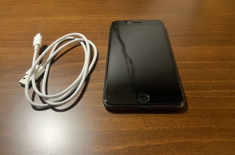 Iphone 8 plus черен/black 64 GB плюс кейсове