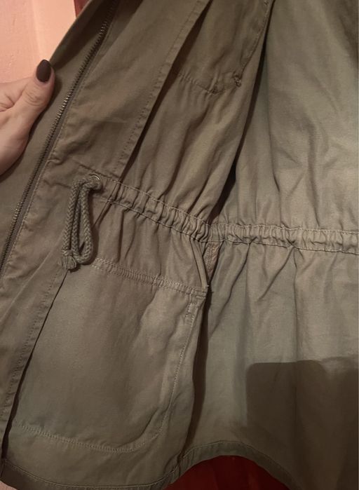 Маслено зелена парка H&M