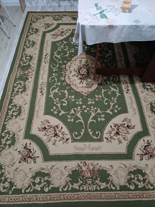 Ковер в хорошем состоянии