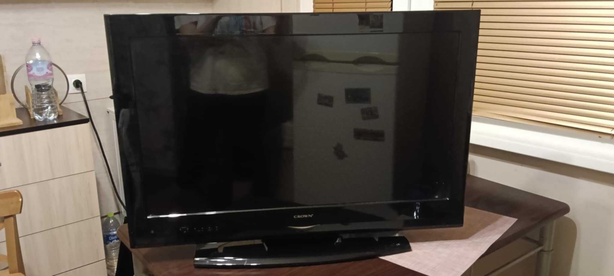 Продавам нормално работещ 32'' телевизор Crown LED 32911