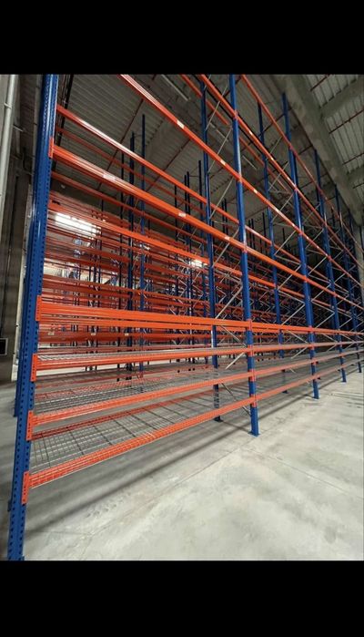 Vindem rafturi metalice profesionale