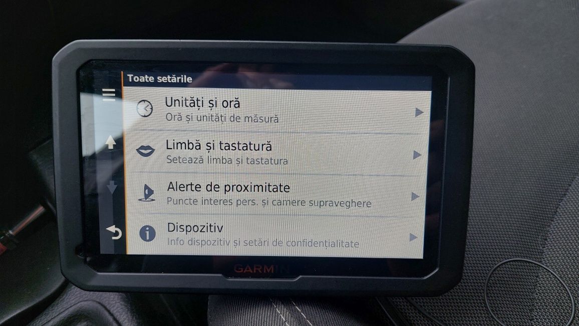 Vând GPS Garmin DEZL 770.