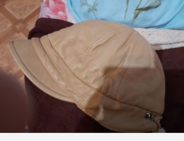 Отдам в дар кожаную шапку