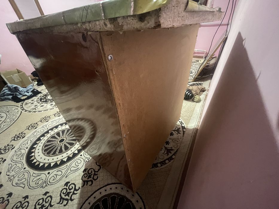 Кухонный гарнитур сотилади.