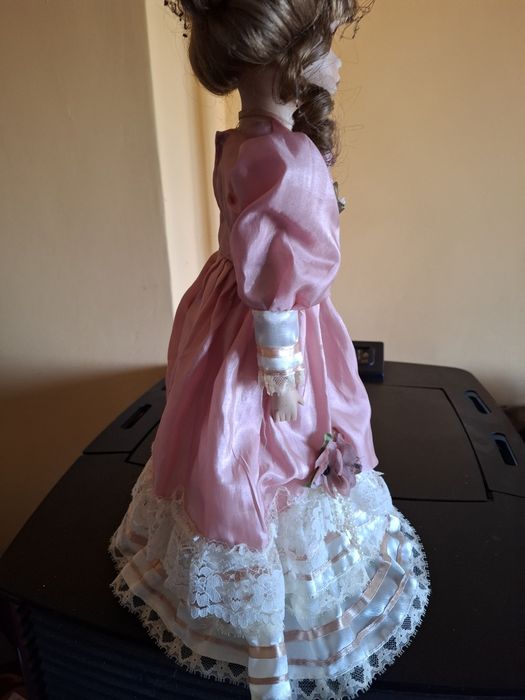 Порцеланова кукла