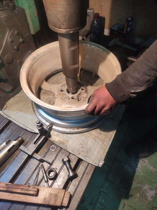 Расточка (ЦО) отверстия дисков,Сверловка рессор расточка блока цилиндр