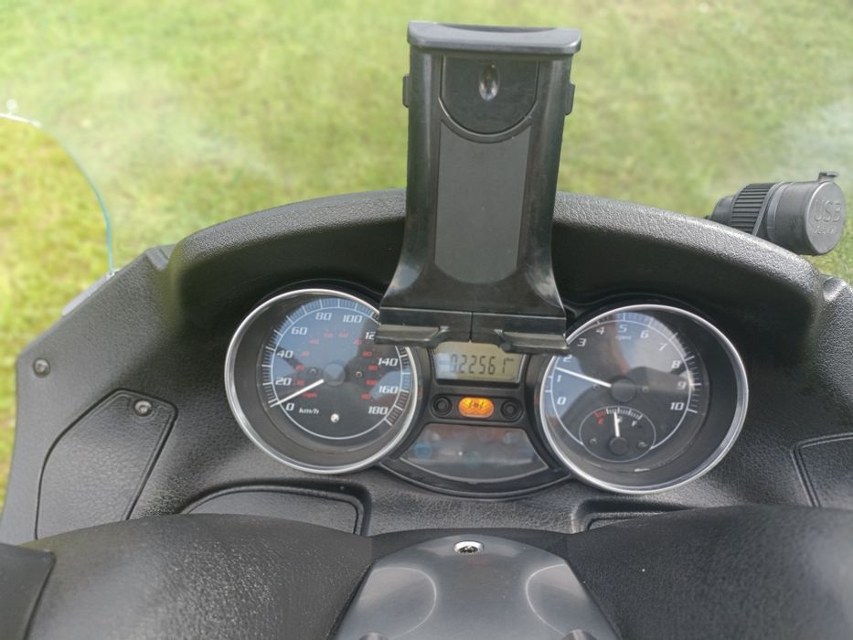 Piaggio MP3 500. Cat B