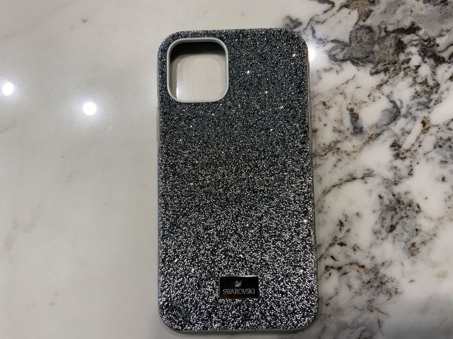 Продавам калъф за iphone   11 про на swarovski.За 60 лв.