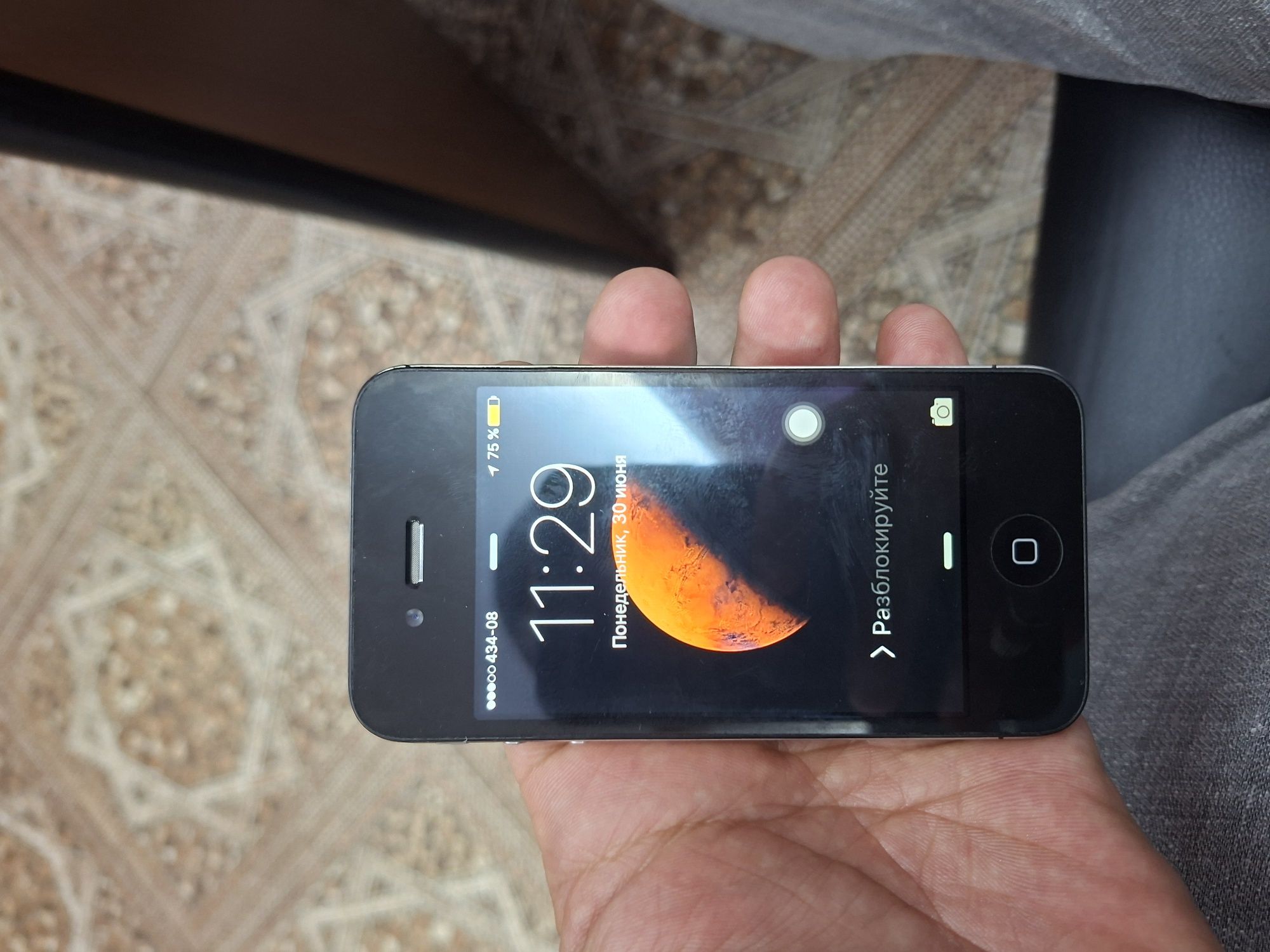 Iphone 4s 32 gb sotiladi