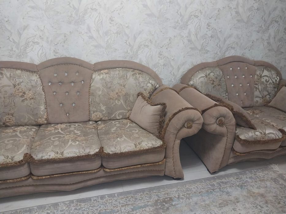 Продам диван с креслами
