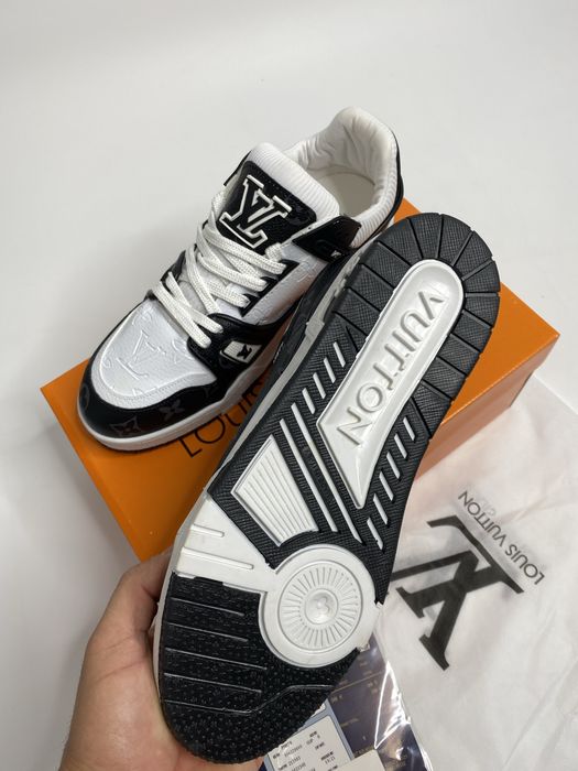 Adidasi Louis Vuitton