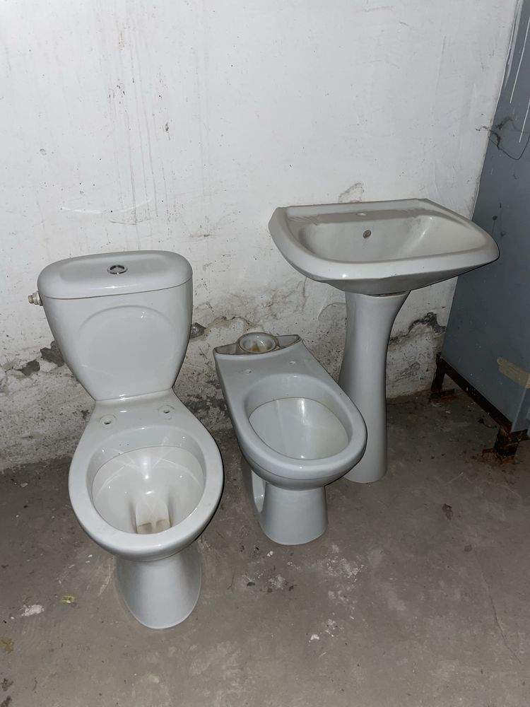 Продам унитазы и раковины