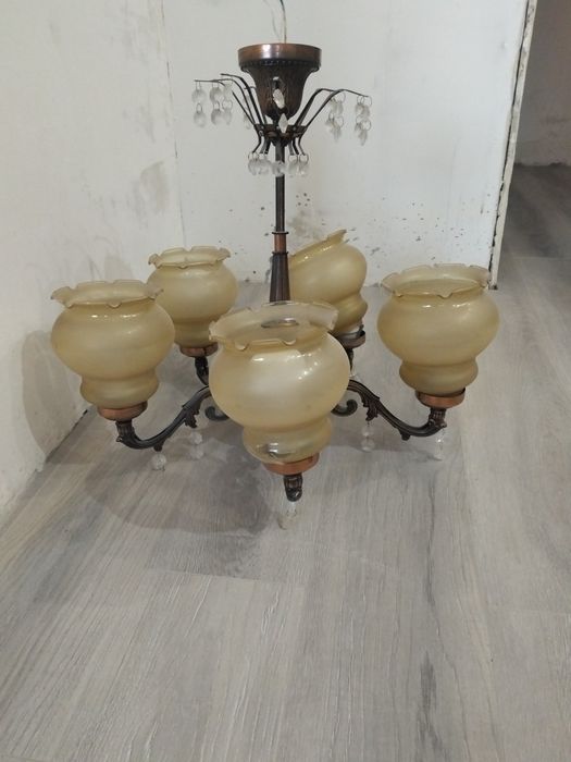 Продам винтажную или антикварную  люстру в хорошем состоянии