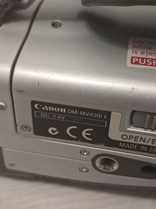 Camera Canon Model DM-MV430iE