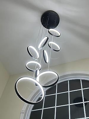 Модерен черен полилей с 12 пръстена за висок таван, стълбище