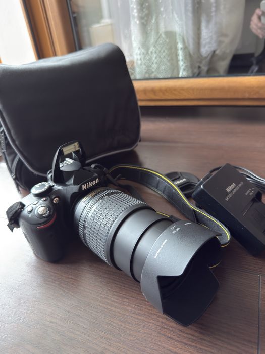 Nikon D3200 + obiectiv 18-105mm
