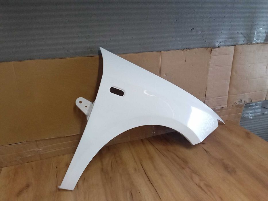 Aripa Fata Dreapta Seat Ibiza An 2008-2012 (LB9A (Alb))