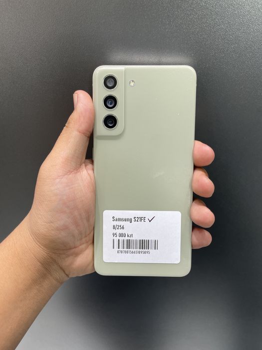 Samsung S21FE 8/256 в идеальном состоянии