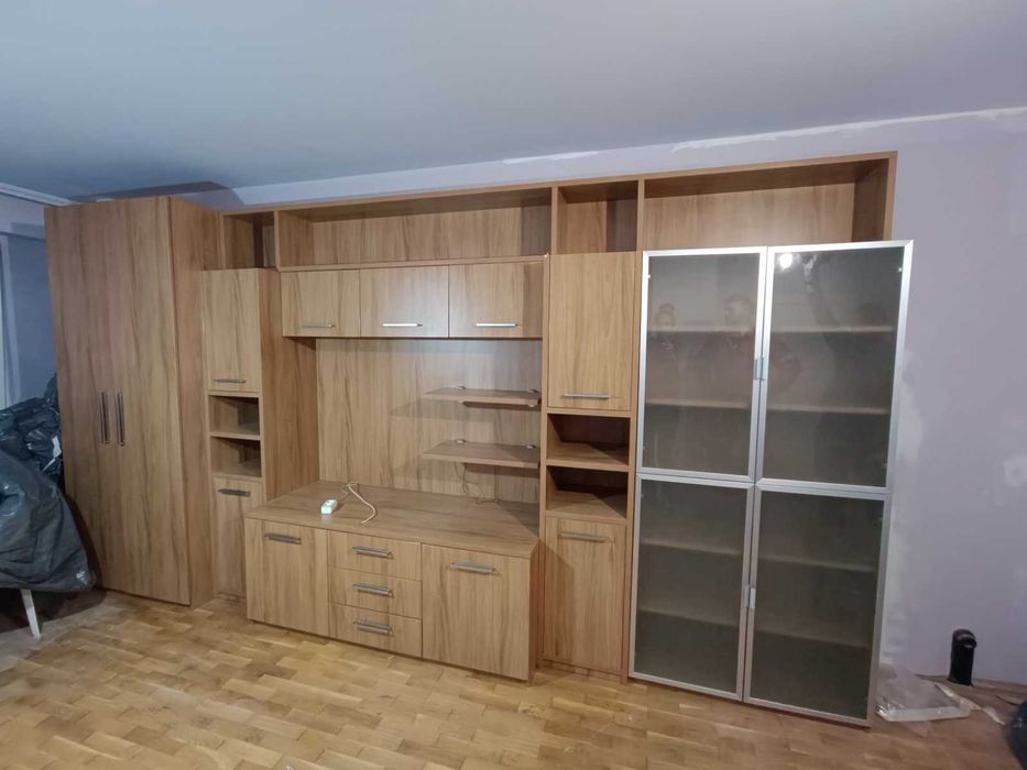 Цялостно обзавеждане за хол в перфектно състояние.