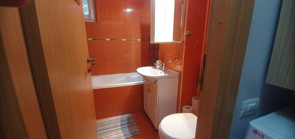 Ap 3 cam de inchiriat Iosia Oradea, parcare gratuita ,2 bai,parter