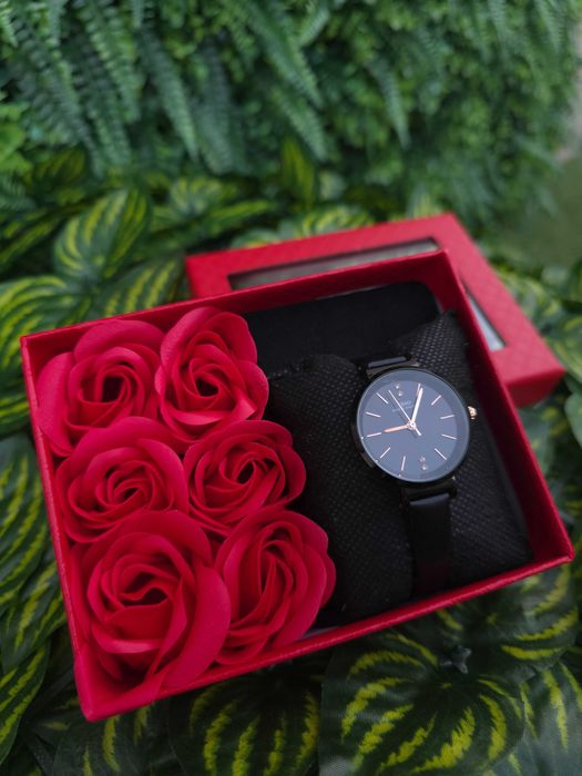 Подаръчен комплект часовник IBSO + рози