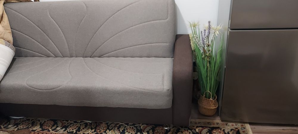 Vând canapea extensibila 3 locuri noua la jumătate de pret