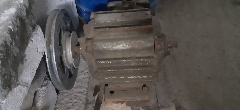 3-х фазный двигатель с помпой