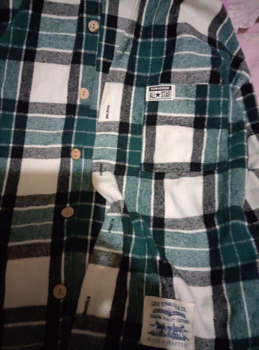 фланелевая рубашка в клетку с капюшоном от Levi's и Converse.