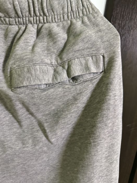 Сиво долнище на Nike