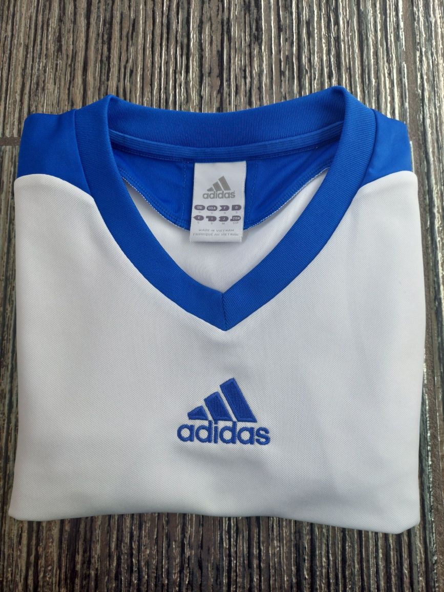 Tricouri 2 Adidas Mărimea L=80 RON amândouă