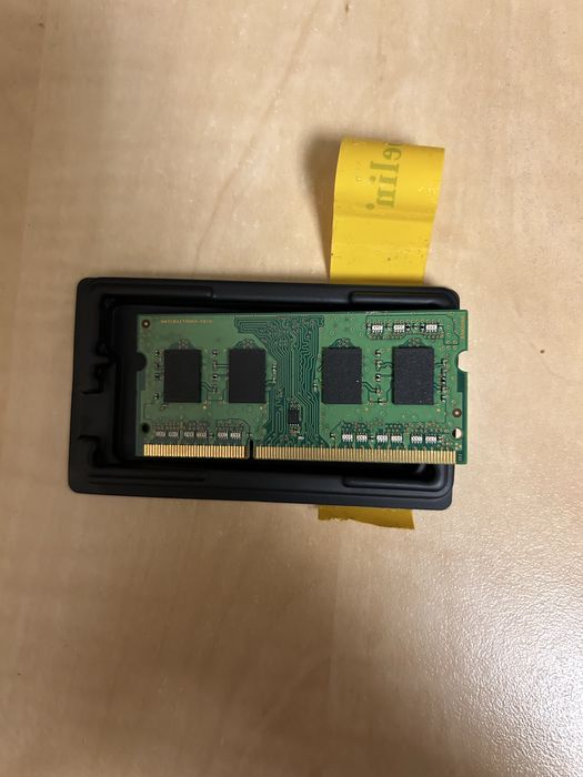 Vand 2 RAM de Laptop 2 GB