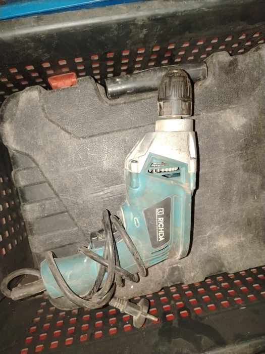 Продам дрель шураповерт в хорошем состоянии полностью рабочий